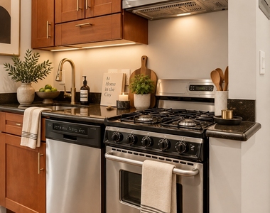 West 53 Street - Photo Thumbnail 2