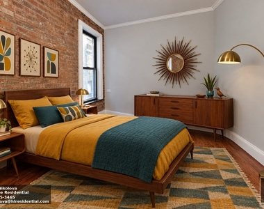 West 52nd Street - Photo Thumbnail 2