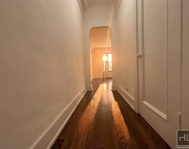 West 72 Street - Photo Thumbnail 6
