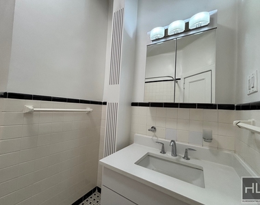 West 72 Street - Photo Thumbnail 7