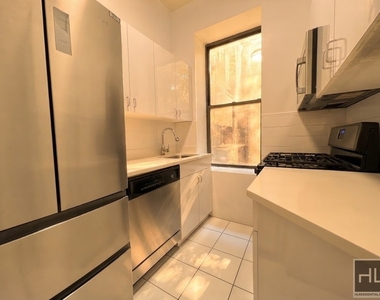 West 72 Street - Photo Thumbnail 3