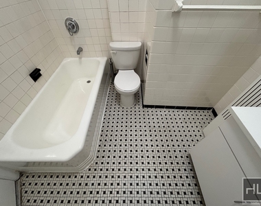 West 72 Street - Photo Thumbnail 9