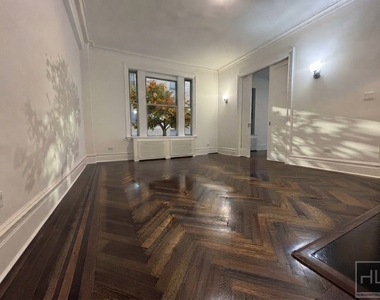 West 72 Street - Photo Thumbnail 1