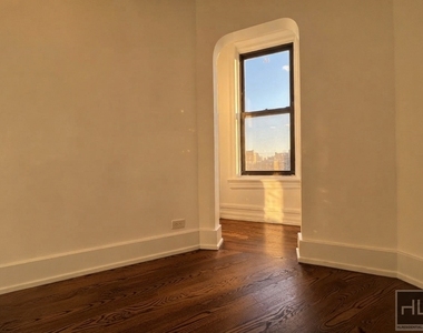 West 72 Street - Photo Thumbnail 2