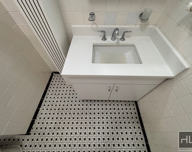 West 72 Street - Photo Thumbnail 8