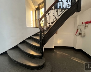 West 72 Street - Photo Thumbnail 10