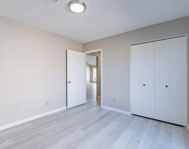 11926 N 78th Drive - Photo Thumbnail 15