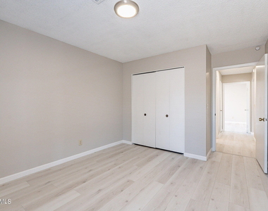 11926 N 78th Drive - Photo Thumbnail 19