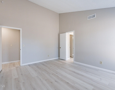 11926 N 78th Drive - Photo Thumbnail 23