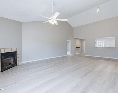 11926 N 78th Drive - Photo Thumbnail 12