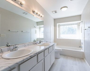11926 N 78th Drive - Photo Thumbnail 26