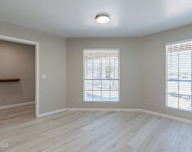 11926 N 78th Drive - Photo Thumbnail 6