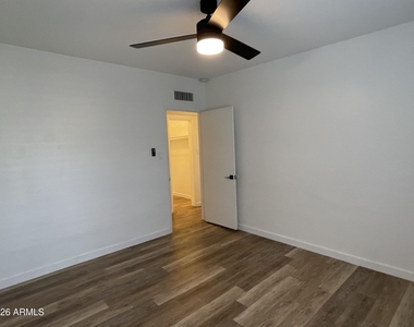 3242 E Camelback Road - Photo Thumbnail 8