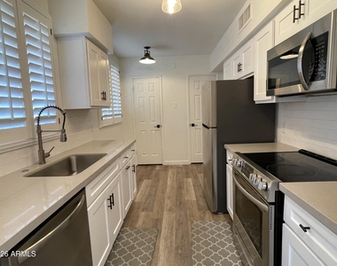 3242 E Camelback Road - Photo Thumbnail 4