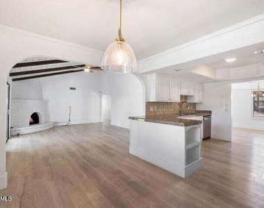 6828 E Ludlow Drive - Photo Thumbnail 14