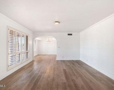 6828 E Ludlow Drive - Photo Thumbnail 8
