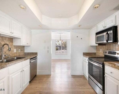 6828 E Ludlow Drive - Photo Thumbnail 11