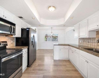 6828 E Ludlow Drive - Photo Thumbnail 12