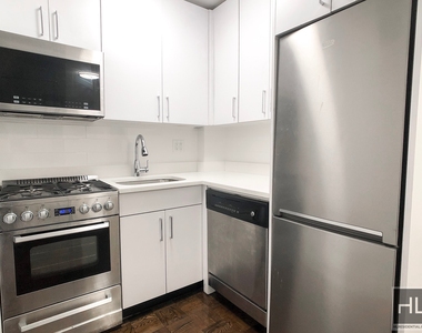 East 55 Street - Photo Thumbnail 3