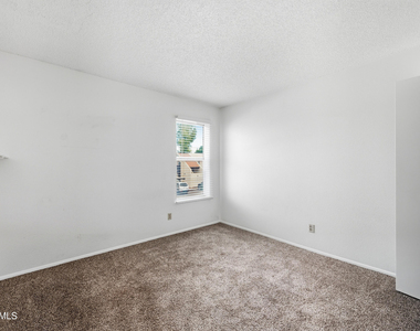 1927 E Hampton Avenue - Photo Thumbnail 15