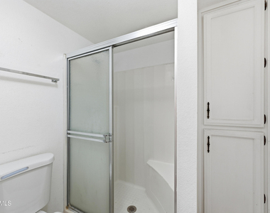 1927 E Hampton Avenue - Photo Thumbnail 13