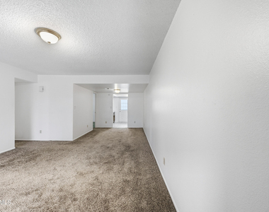 1927 E Hampton Avenue - Photo Thumbnail 2