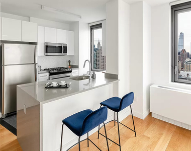 West 57th Street - Photo Thumbnail 2