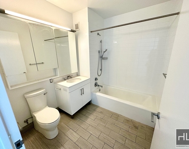 West 57th Street - Photo Thumbnail 4