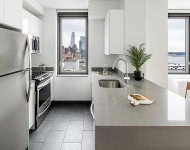 West 57th Street - Photo Thumbnail 1