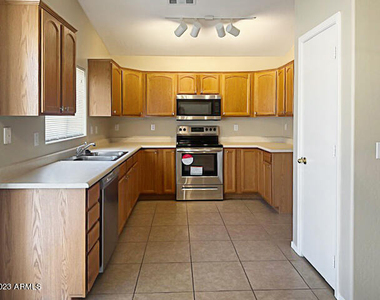 13410 W Watson Lane - Photo Thumbnail 6