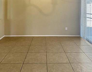 13410 W Watson Lane - Photo Thumbnail 5