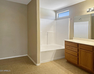 13410 W Watson Lane - Photo Thumbnail 11