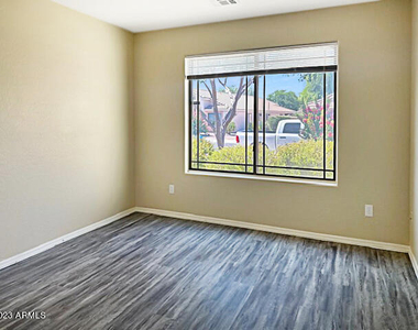 13410 W Watson Lane - Photo Thumbnail 17