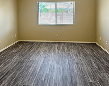 13410 W Watson Lane - Photo Thumbnail 9