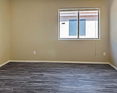 13410 W Watson Lane - Photo Thumbnail 15