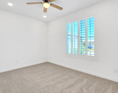 27156 N 169th Drive - Photo Thumbnail 4