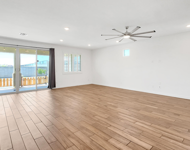 27156 N 169th Drive - Photo Thumbnail 10