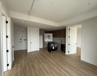 4 Avenue - Photo Thumbnail 1