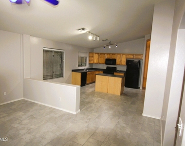 14129 N 133rd Drive - Photo Thumbnail 11