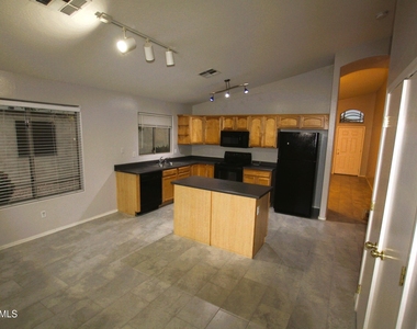 14129 N 133rd Drive - Photo Thumbnail 7