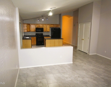 14129 N 133rd Drive - Photo Thumbnail 10
