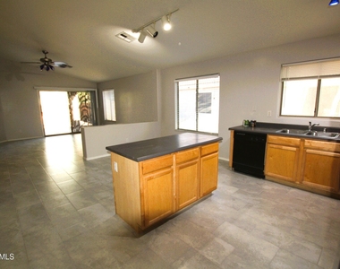 14129 N 133rd Drive - Photo Thumbnail 4