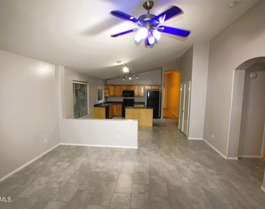 14129 N 133rd Drive - Photo Thumbnail 8