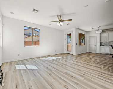 3853 E Claxton Avenue - Photo Thumbnail 13