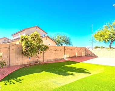 3853 E Claxton Avenue - Photo Thumbnail 2