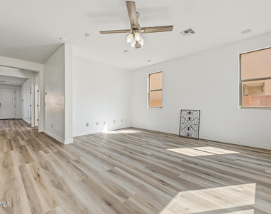 3853 E Claxton Avenue - Photo Thumbnail 12