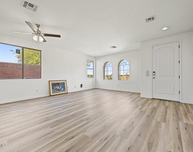 3853 E Claxton Avenue - Photo Thumbnail 6