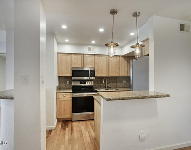 4410 N Longview Avenue - Photo Thumbnail 4