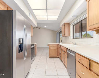 17619 N 133rd Drive - Photo Thumbnail 10