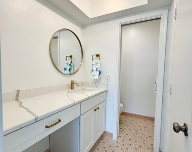 305 Se 9th Avenue - Photo Thumbnail 11